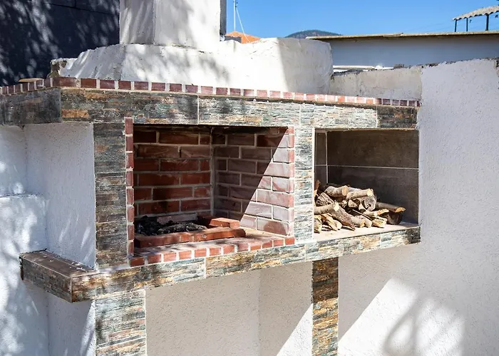 Ina Daire Limenaria (Thasos)